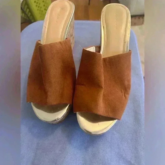Liz Claiborne Brown Suede Wedge Sandals - Picture 6 of 8